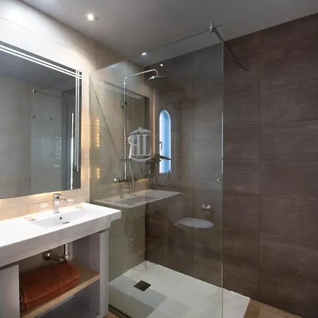 Hl Paradise Island Hotell 4*